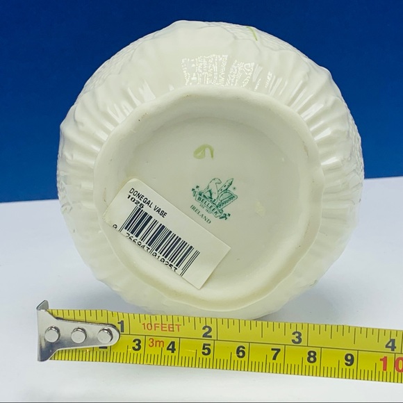 Ireland Beleek shamrock flower vase St Patrick’s - Picture 3 of 3